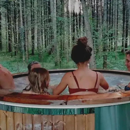 Flat With Garden Sauna And Outdoor Bubble Bath דירה